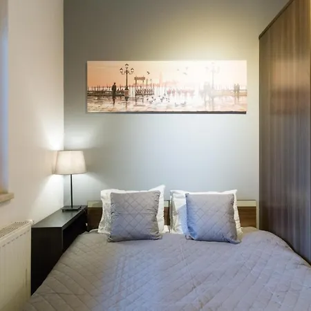 Romanowicza 5 Serene Place アパート